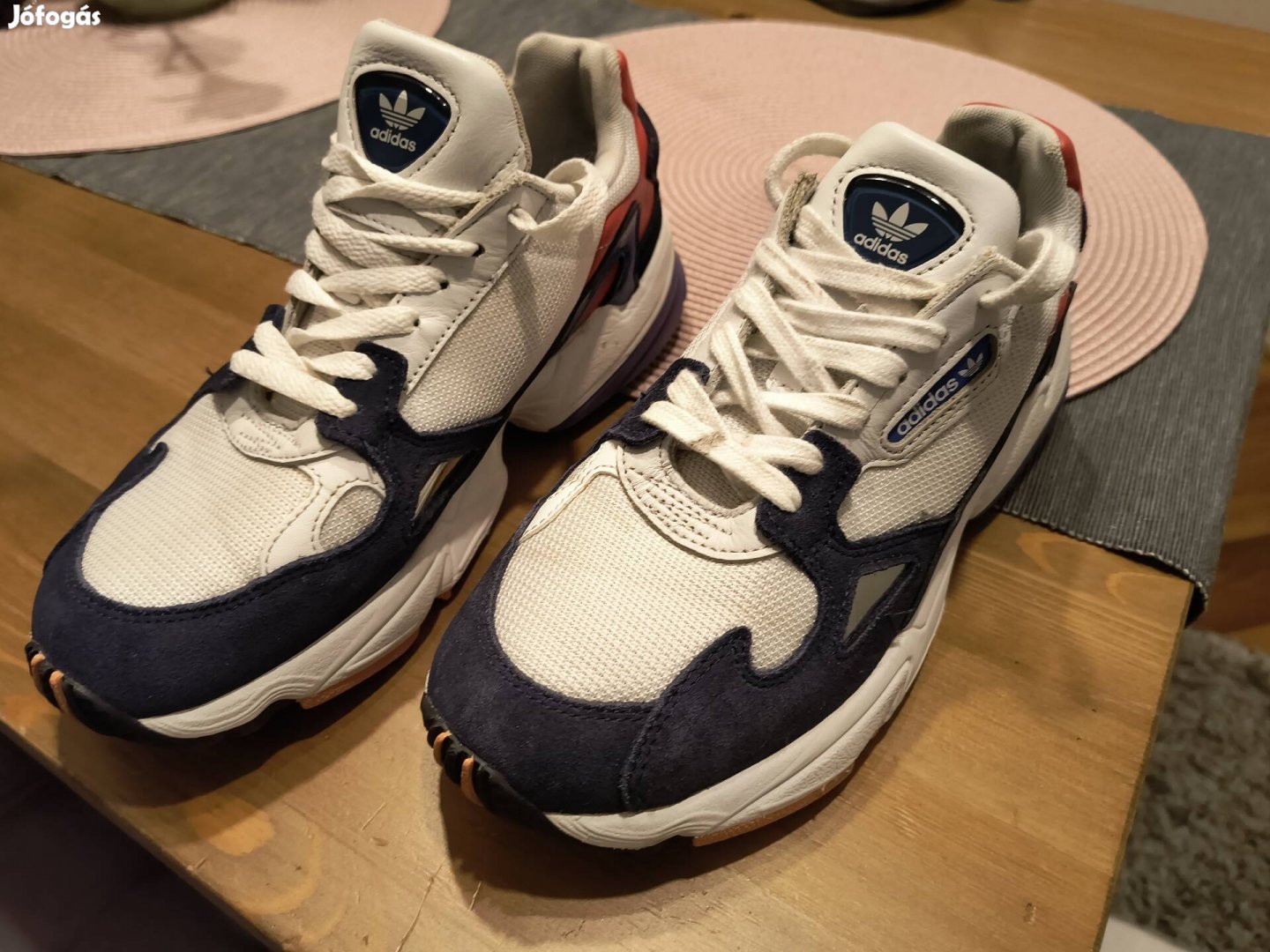 adidas női cipő (39,1/3)