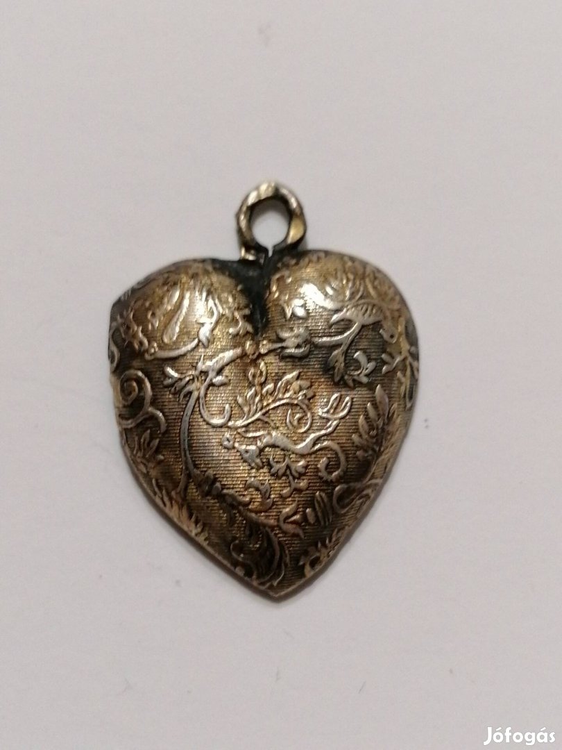 antik jelzett szívecske medál
