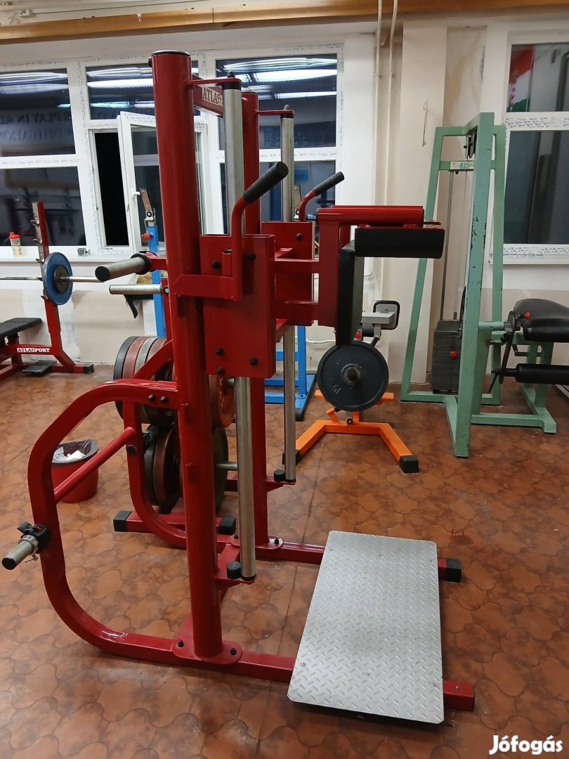 atlas elöl guggoló gép lábgép edzőtermi konditermi