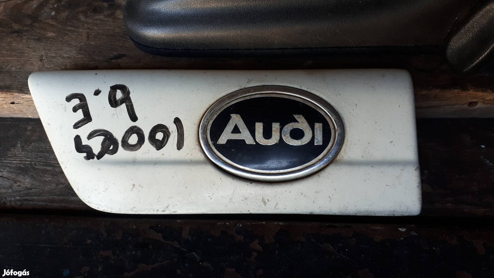 audi 100  C4  bal első fehér  sárvédő díszléc 