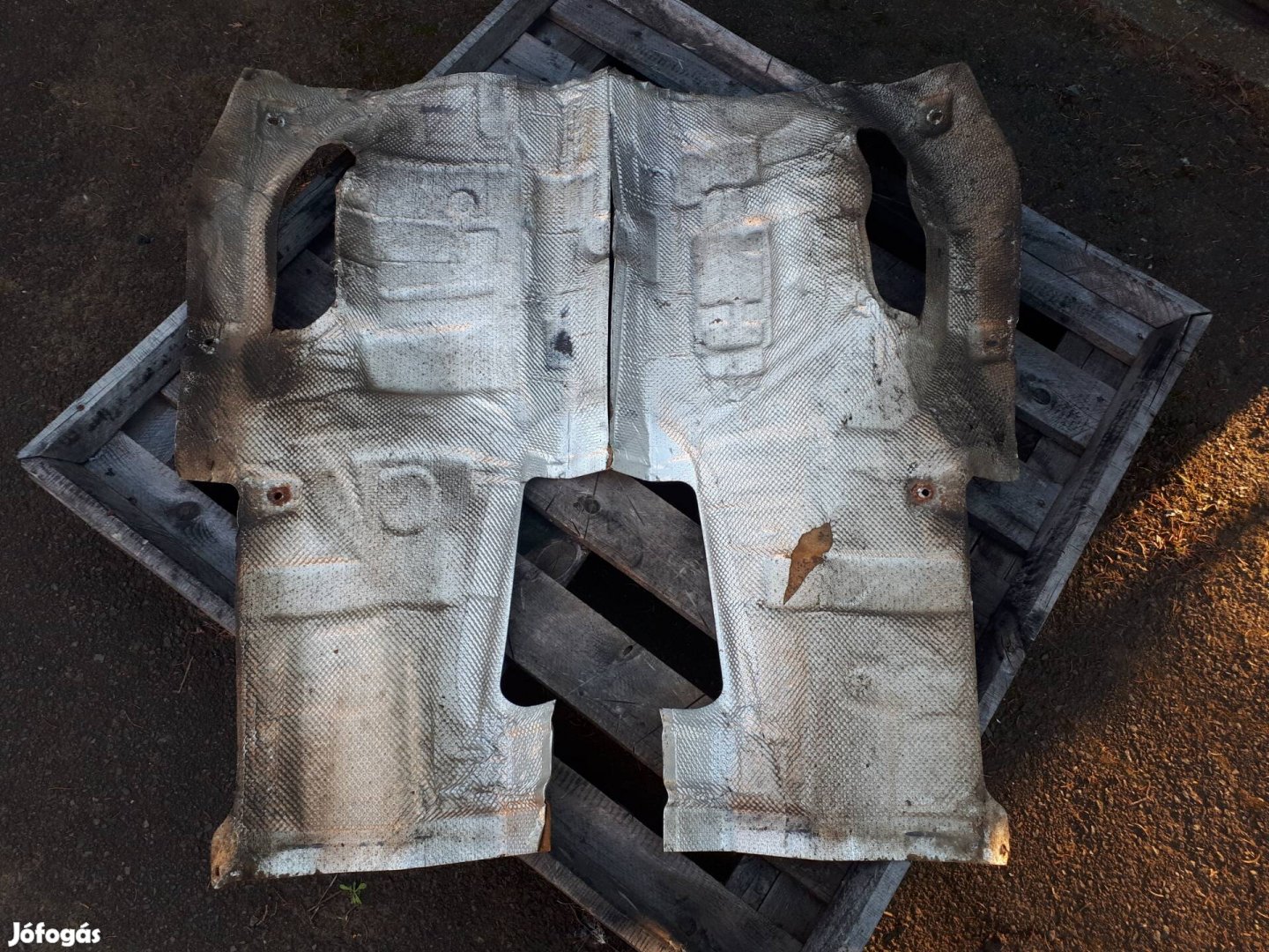 audi  a4  b8  1.8 tfsi  automata  váltó fölötti  hővédő 