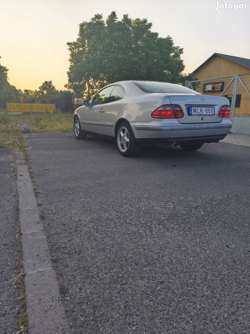 autó Mercedes Benz CLK qupe 
