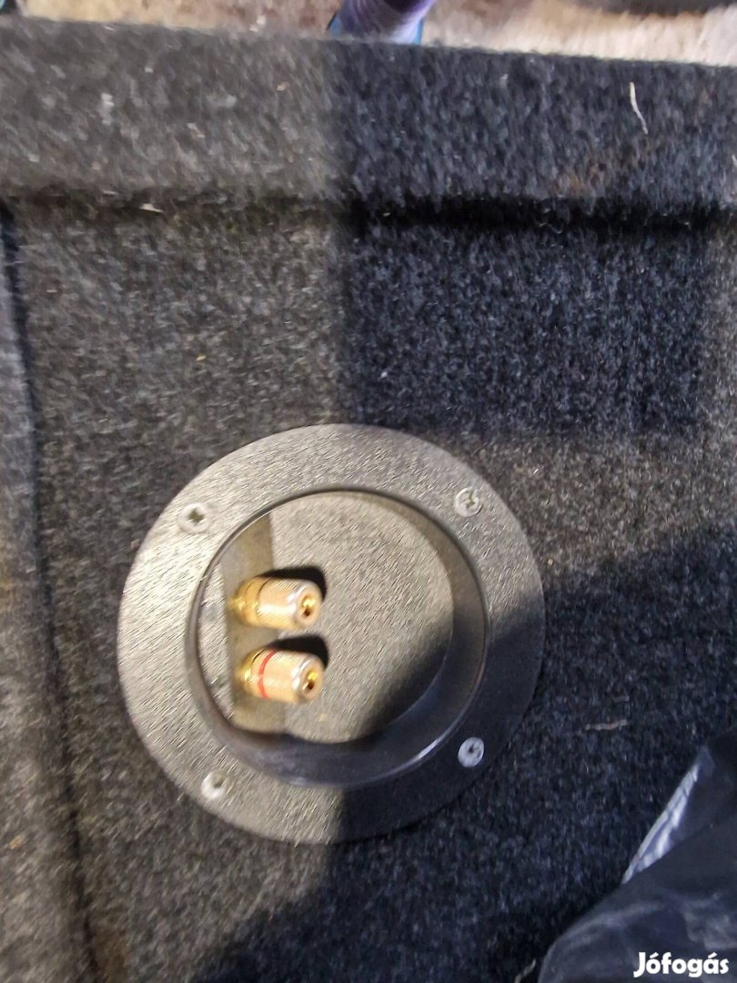 autós mélyláda usa earthquake subwoofer