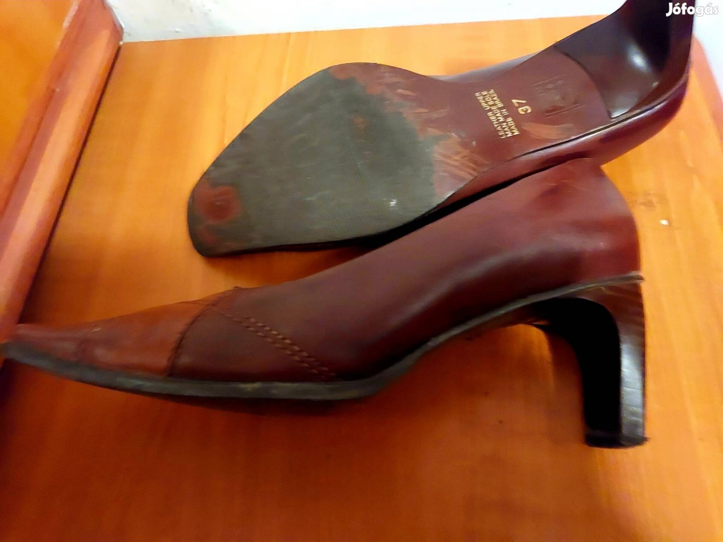 barna bőrcipó 37 es