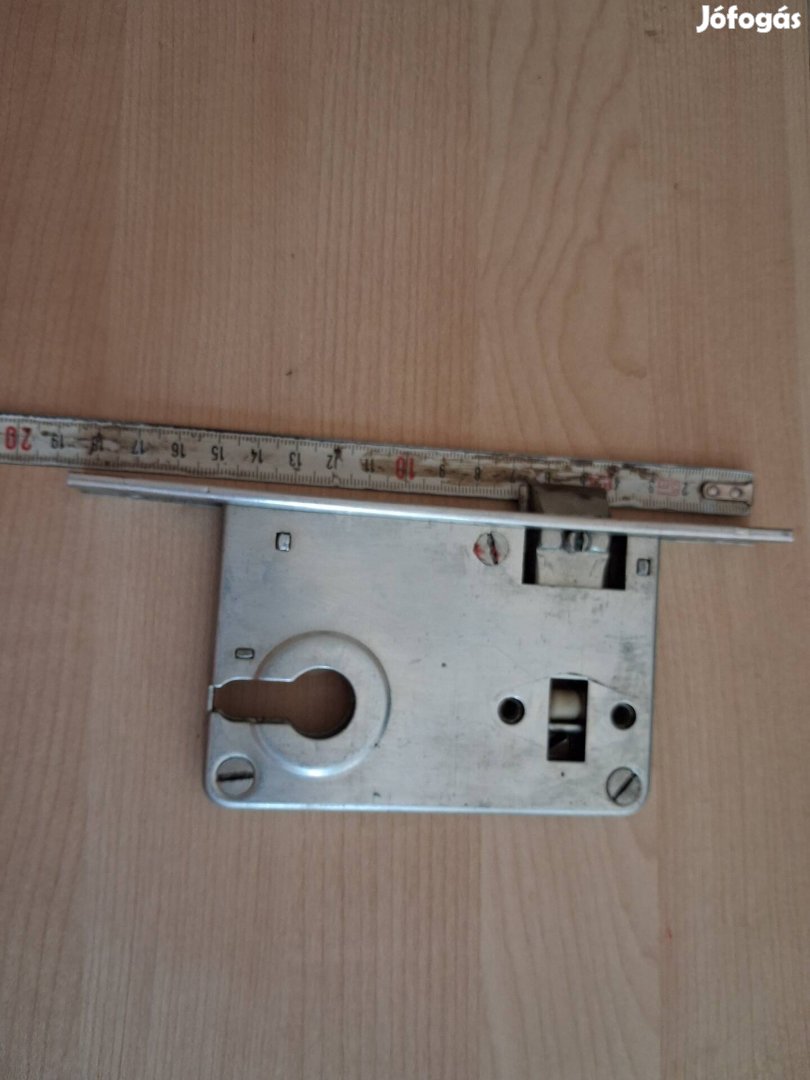bevéső zár 6.5 cm