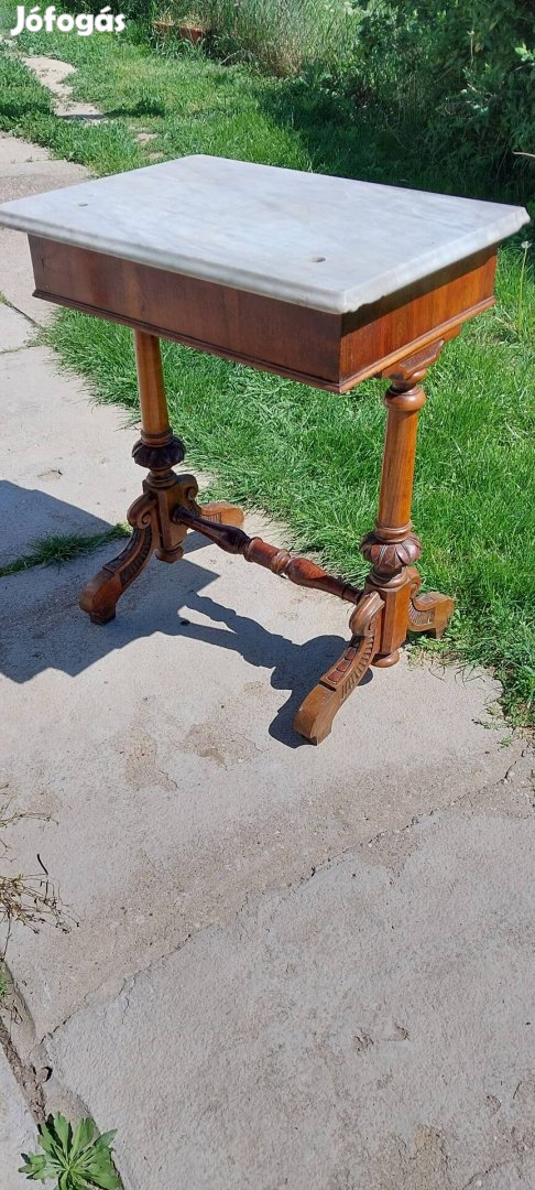 biedermeier asztalka