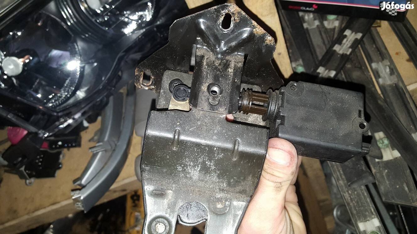 bmw e39 csomagter zar