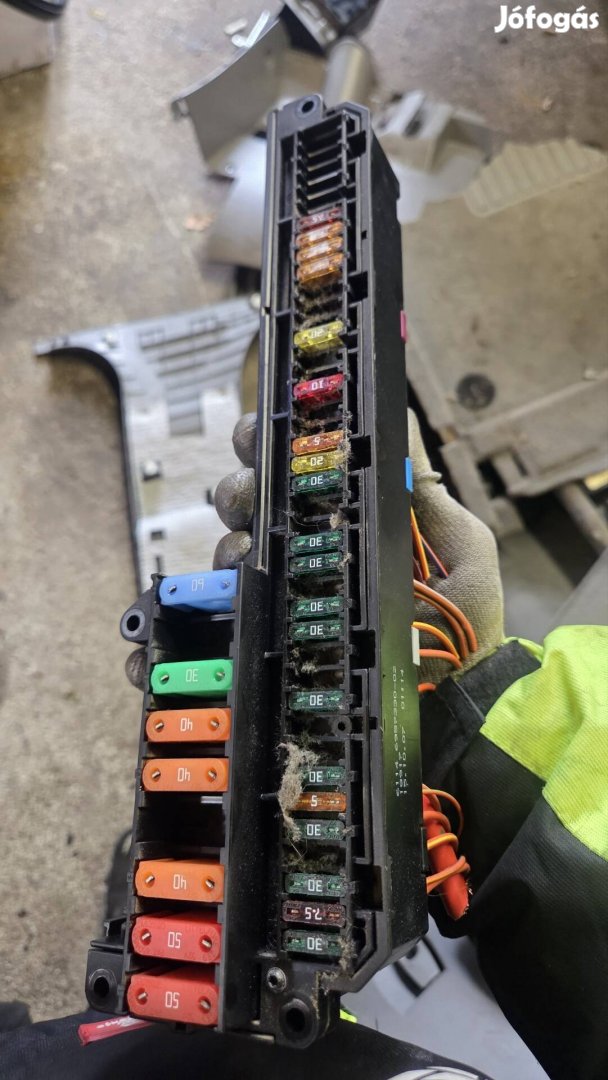 bmw e60 e61 biztosíték tabla 