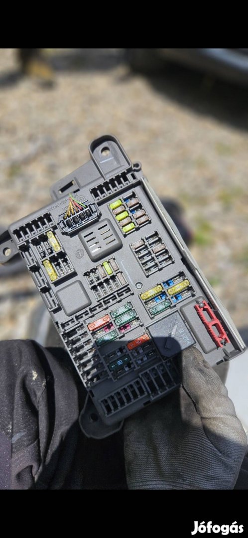 bmw e70 x5  e71 x6 3.0d biztosíték tabla