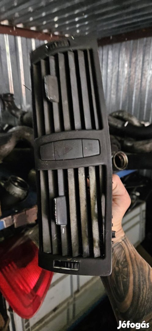 bmw e87 kozepso szellozo 