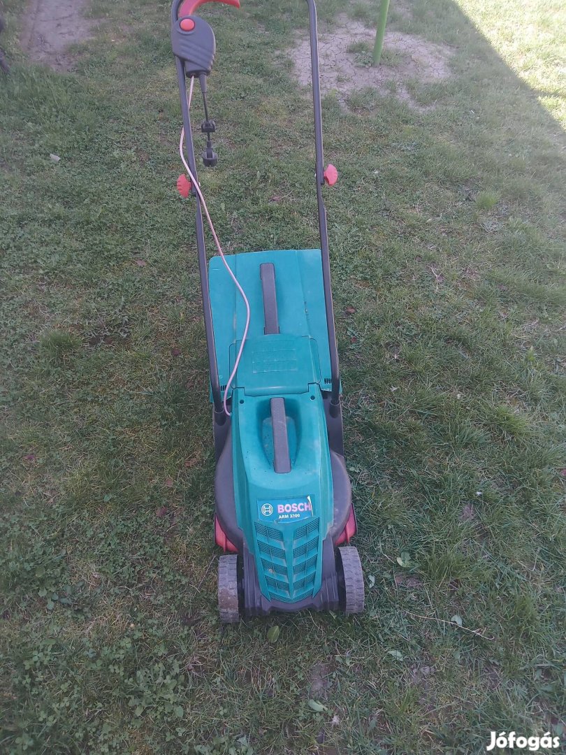 bosch elektromos kis fűnyíró eladó
