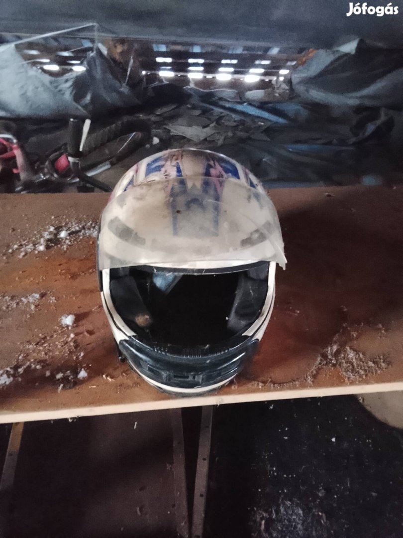 bukósisak Postázom is