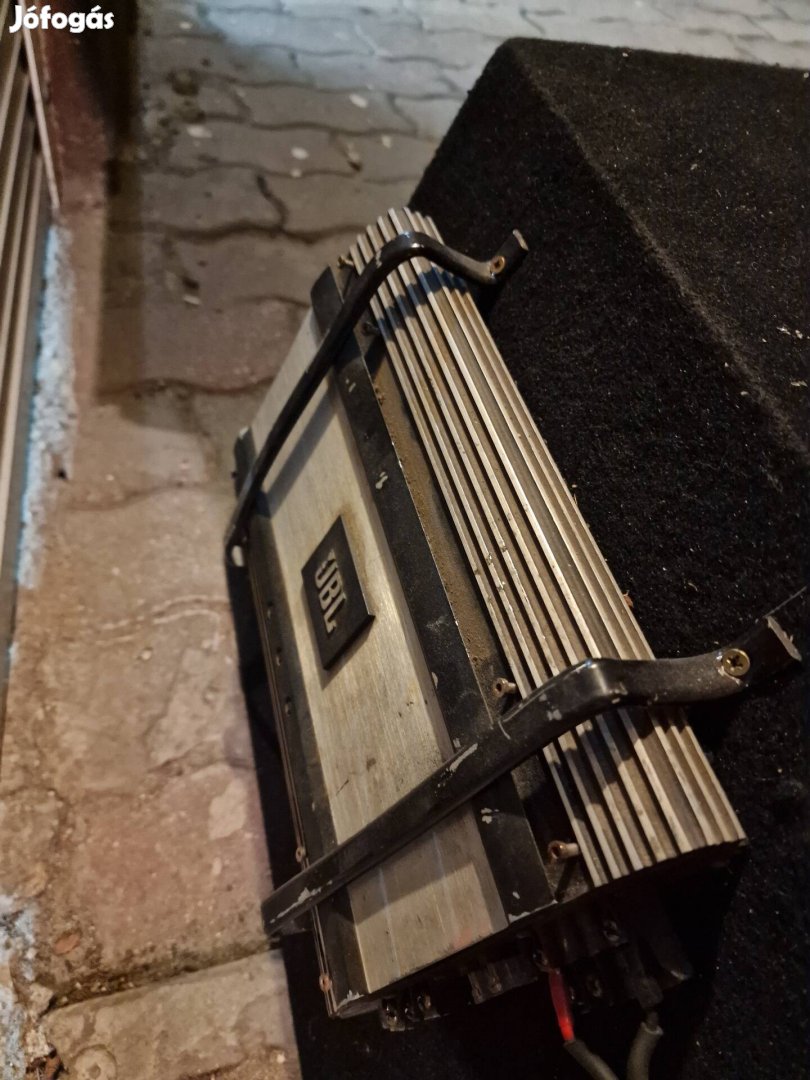 clarion 30cm mélyláda eladó JBL erősítővel Szolnokon megtekinthető 