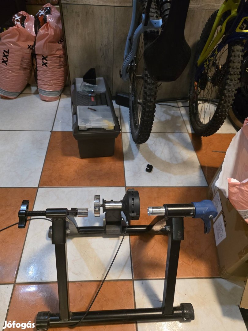 crivit kerékpár edző álvány.