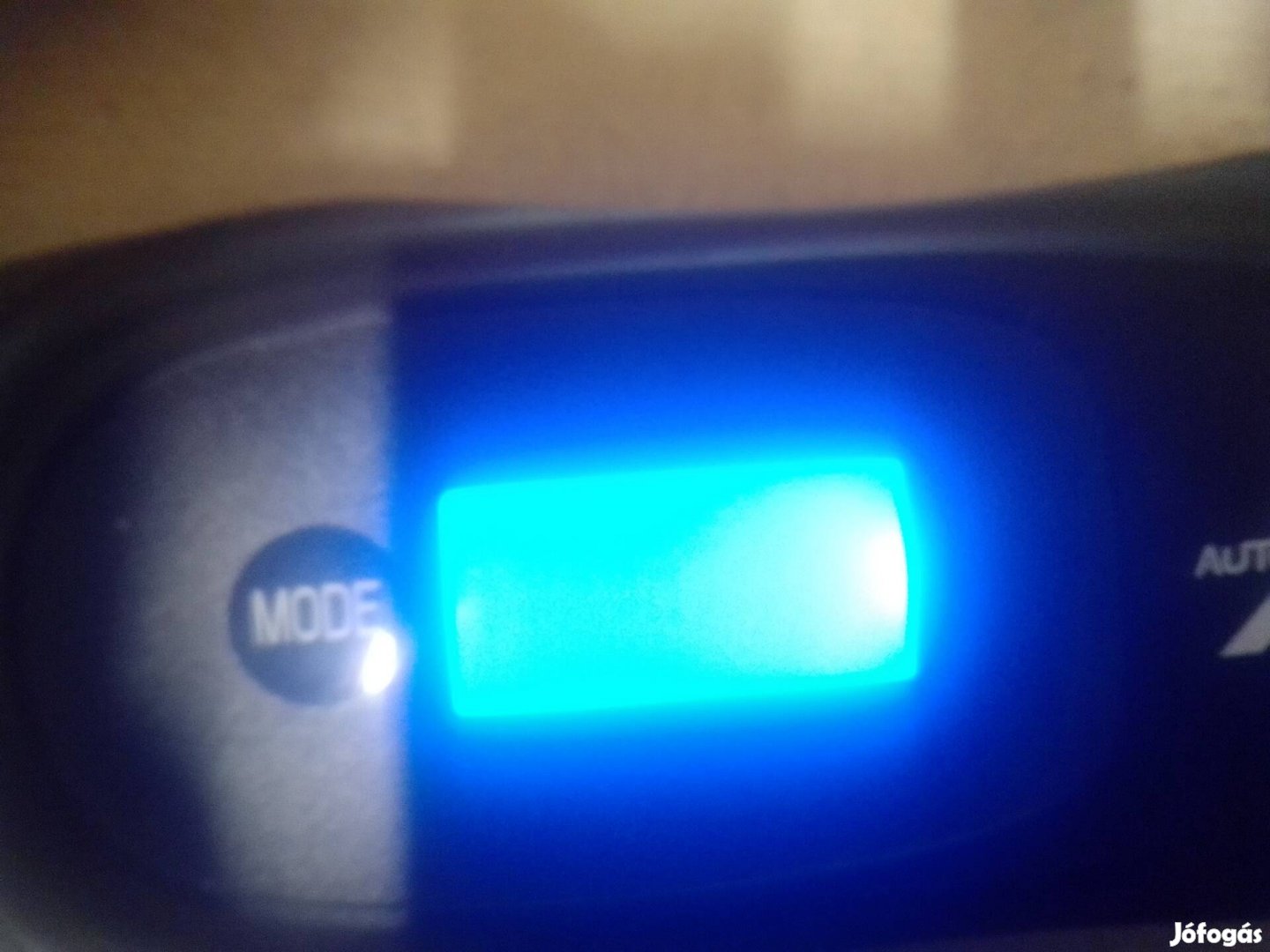 digitális akku töltő 