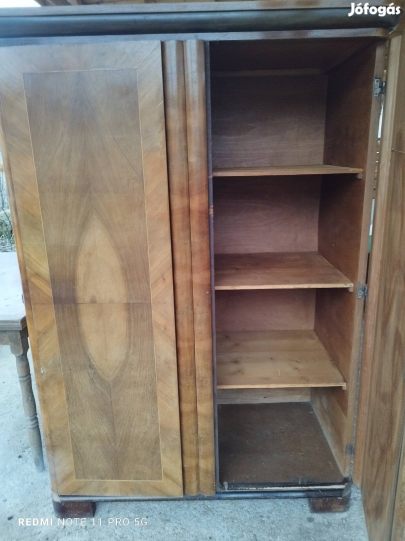 diófa szekrény