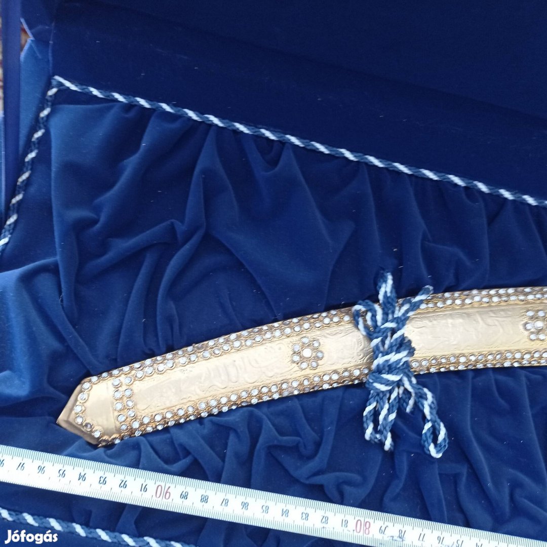 dísztárgy dobozában eladó