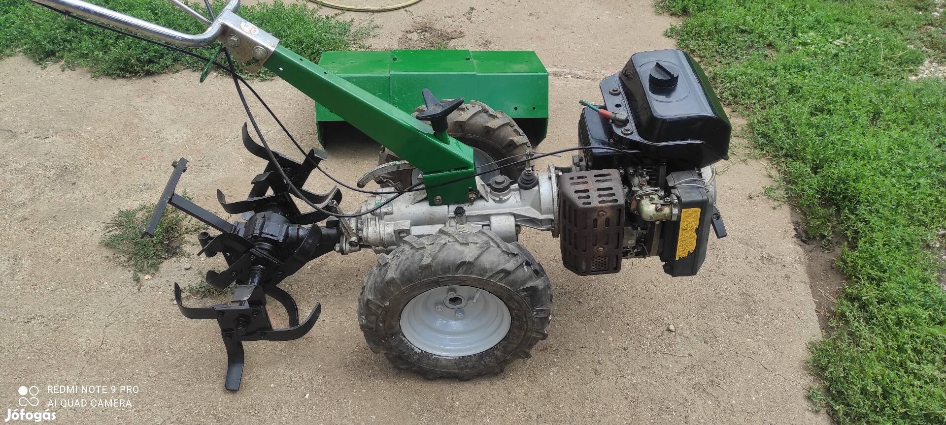 egytegelyes kistraktor casorzo talajmaroval szép állapotban