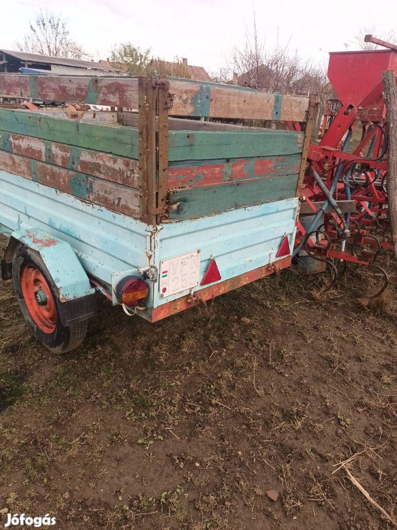 egytengelyes pótkocsi