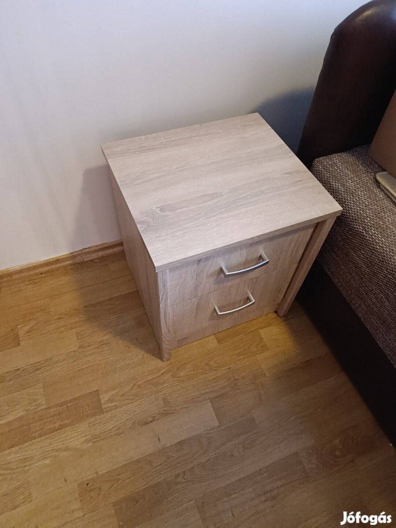 éjjeli szekrény