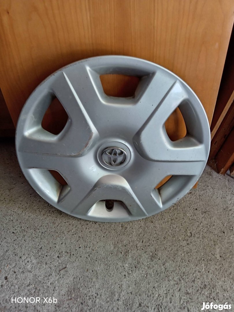 eladó 14" Toyota dísztárcsa,gyári,használt