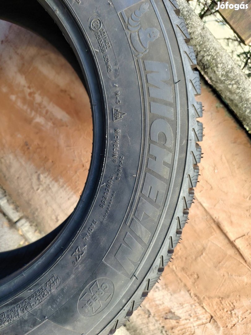 eladó 235/60r17 téli gumi Michelin 