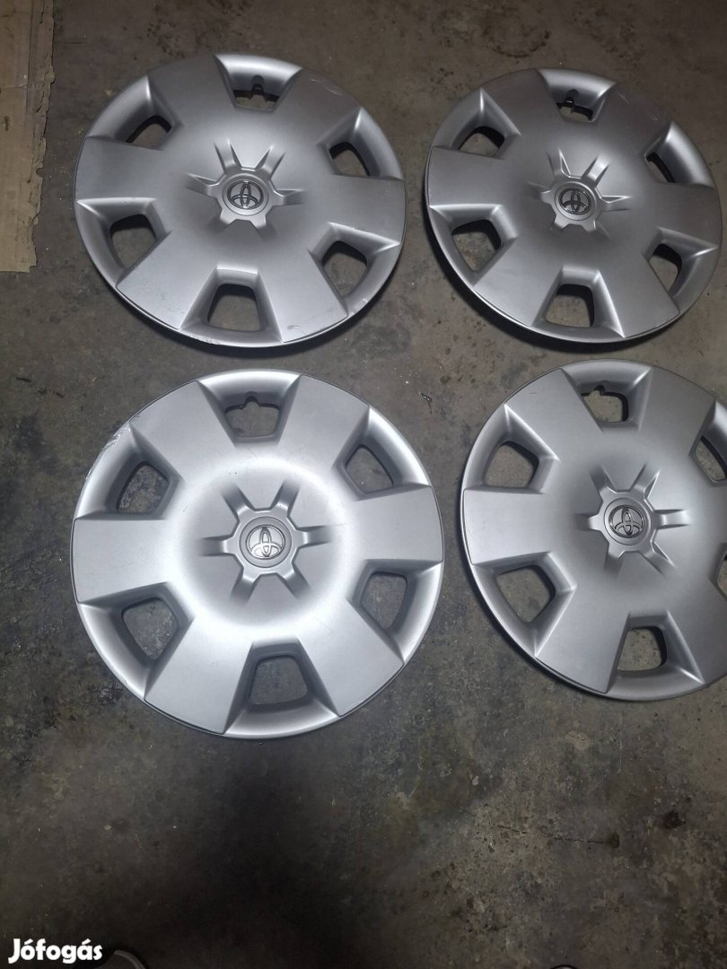 eladó 4 db toyota Disztarcsa 15"os jó llapotuak