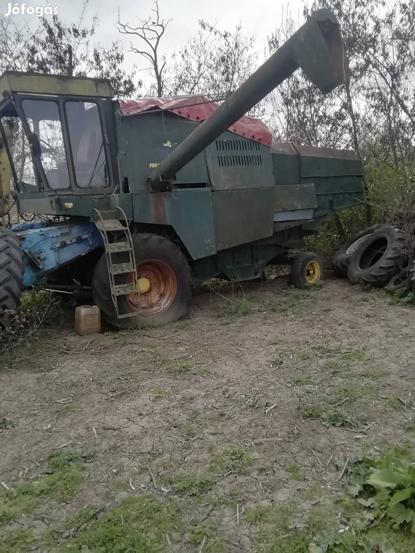 eladó E 512 kombájn és alkatrészek 