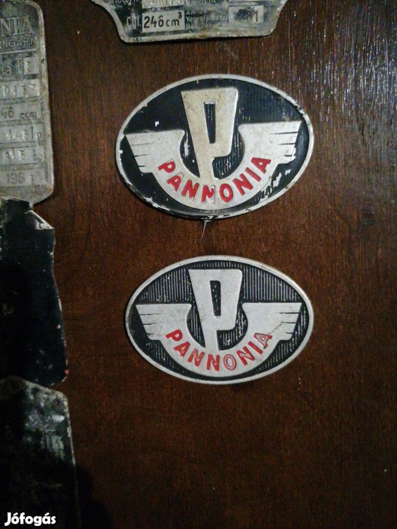 eladó Pannónia tank embléma. 
