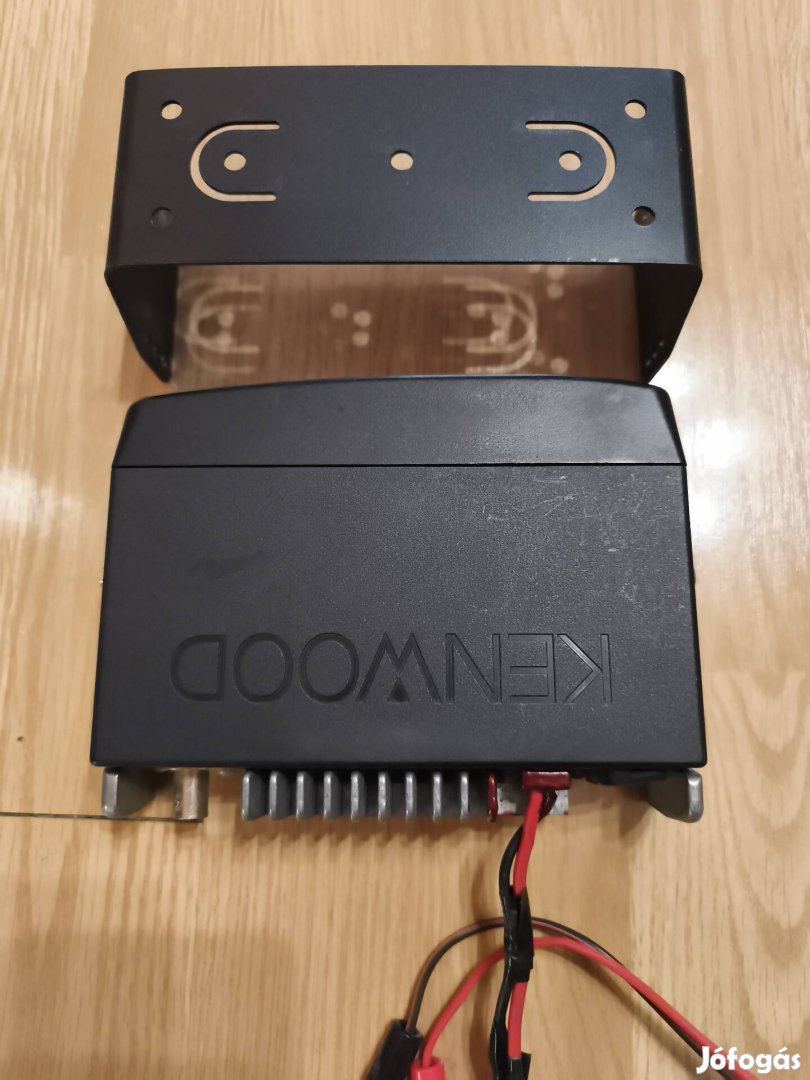 elado VHF fm mobil rádio tk _7162E. tel . 0650 113 48 82