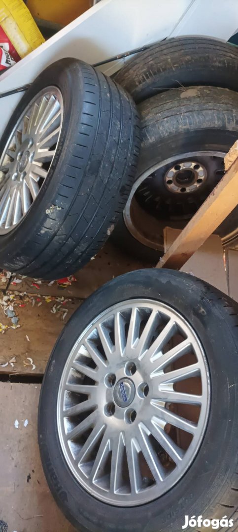 eladó Volvo és Ford 