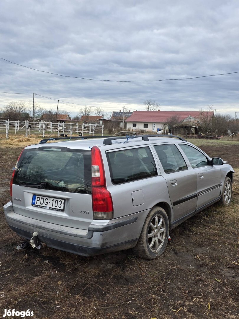 eladó  Volvo v70 2.4 benzines. 