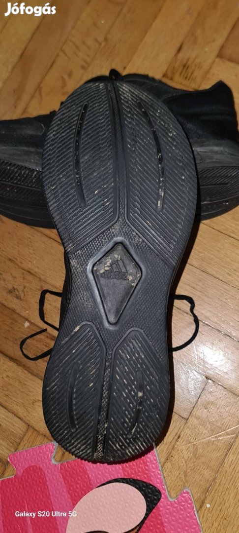 eladó a képen látható használt adidas sportcipő!