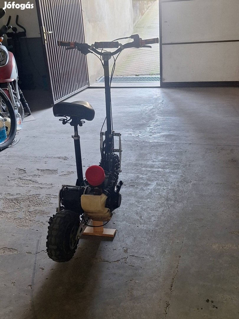 eladó benzines roller 70ccm!