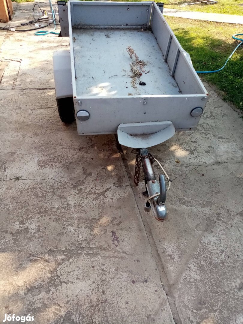 eladó egyedi gyártmányú  utánfutó. 