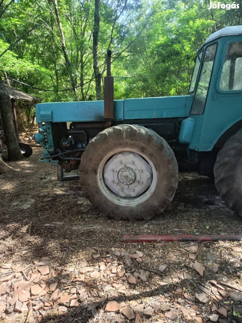 eladó elcserélhető dutra 4400 traktor 