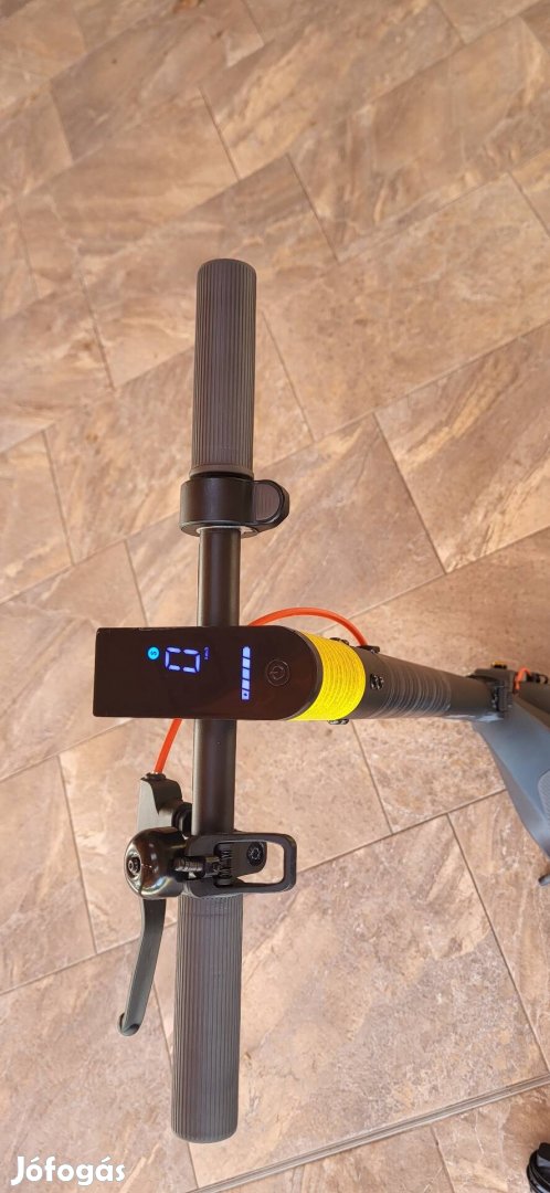 eladó elektromos roller +ajándék duda és egyben lámpa 