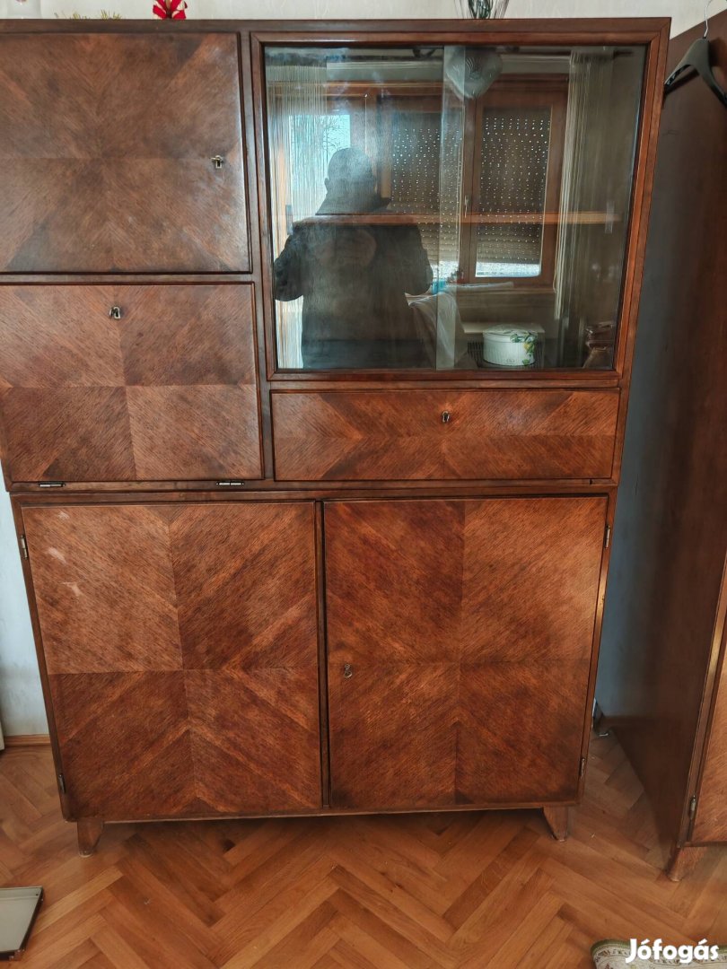 eladó fa bútorok tárolás céljára