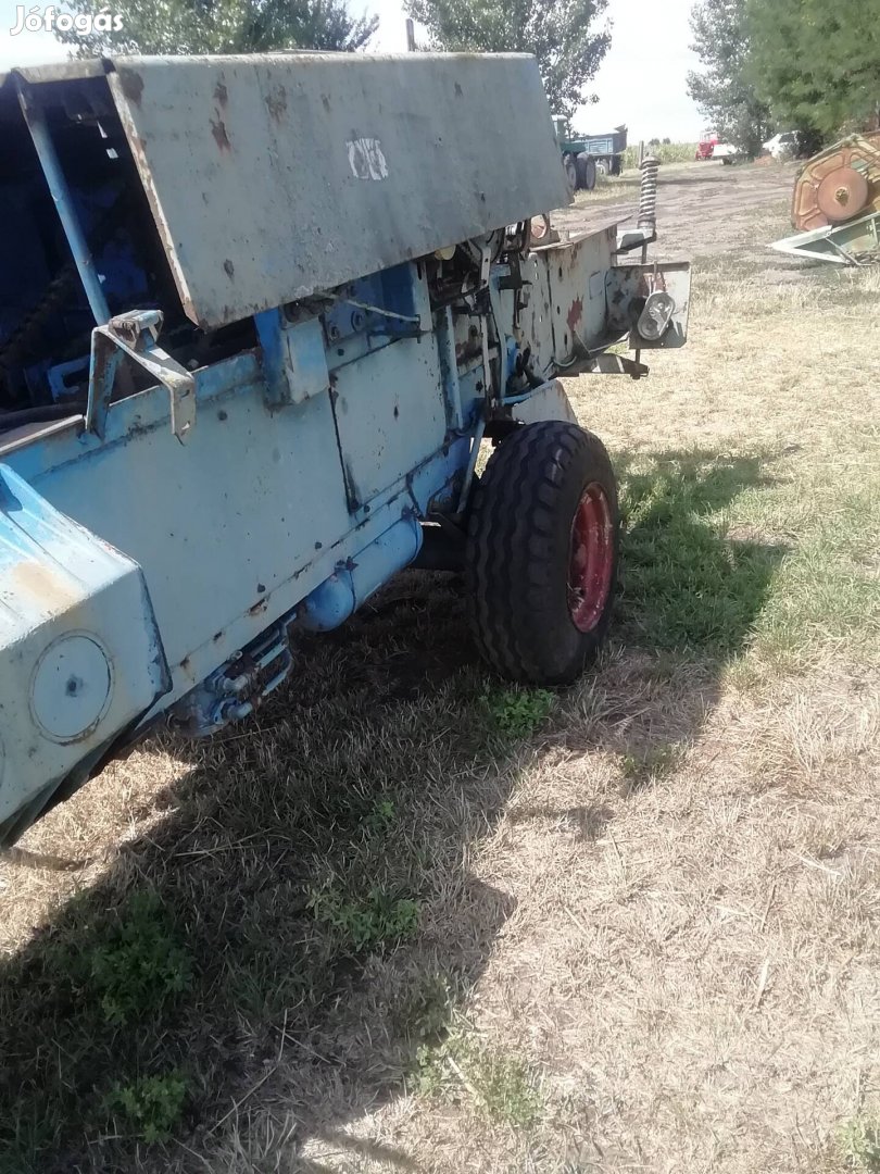 eladó k453 454 bálázó alkatrészek vagy eggybe 