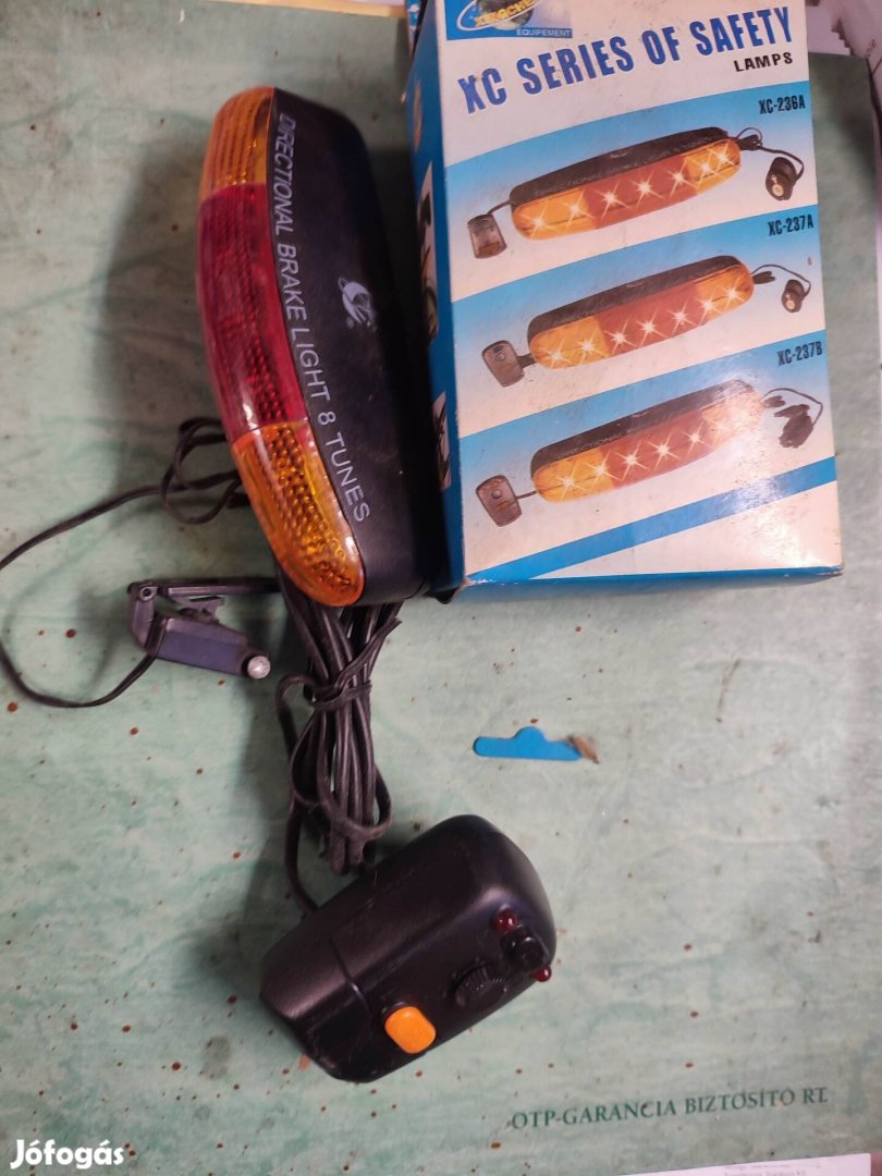 eladó kerékpár hátsó világítás és irányjelző