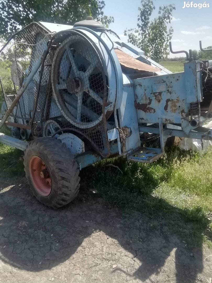 eladó kisbálázó K442 