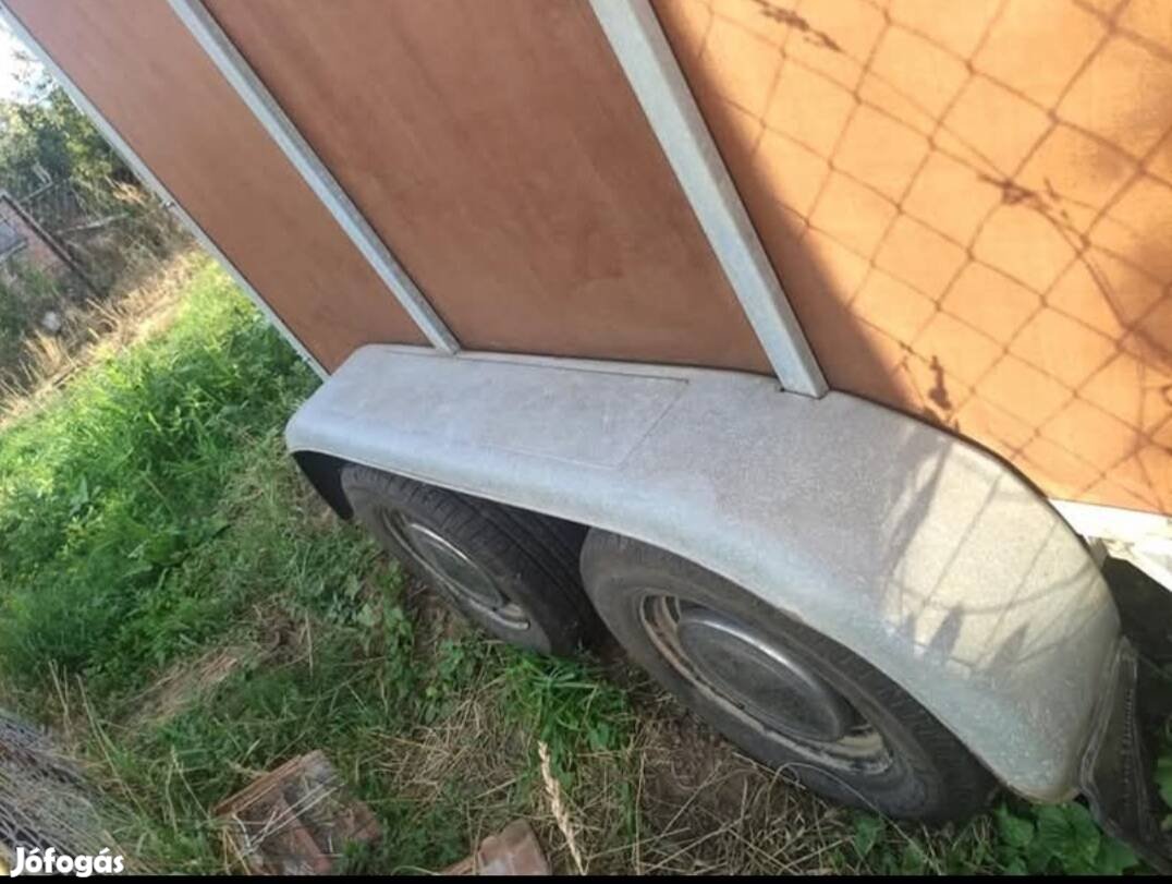 eladó lószállító 