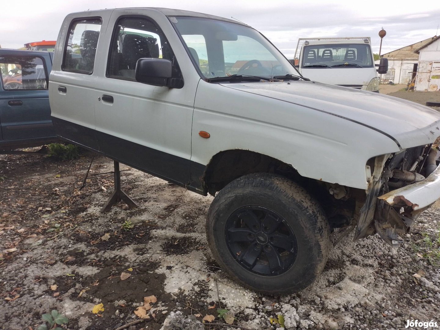 elado mazda b2500 karosszeria