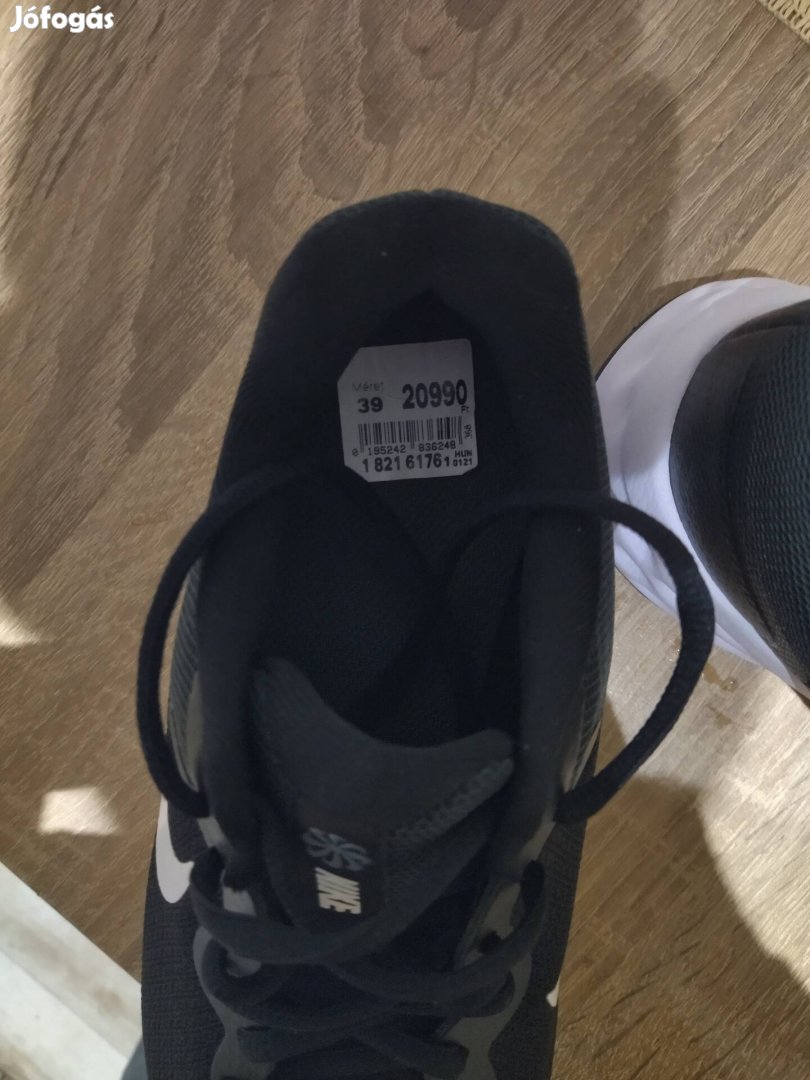 eladó női új Nike sportcipő