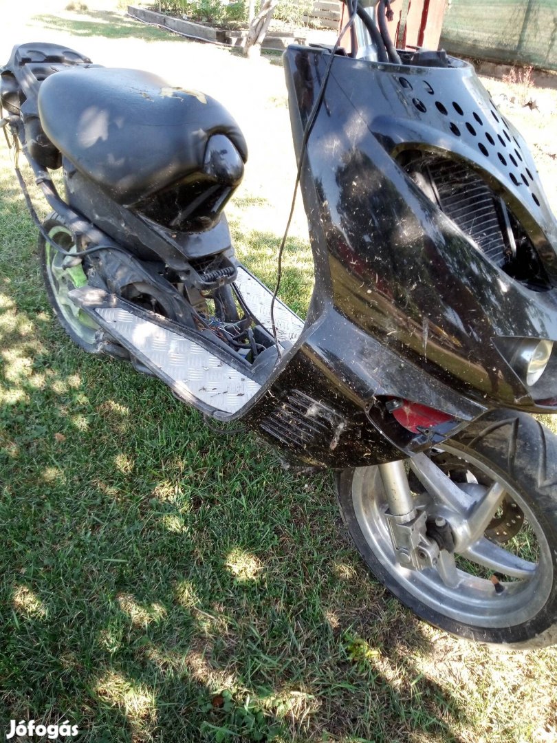 eladó robogó! Aprilia! alkatrész!