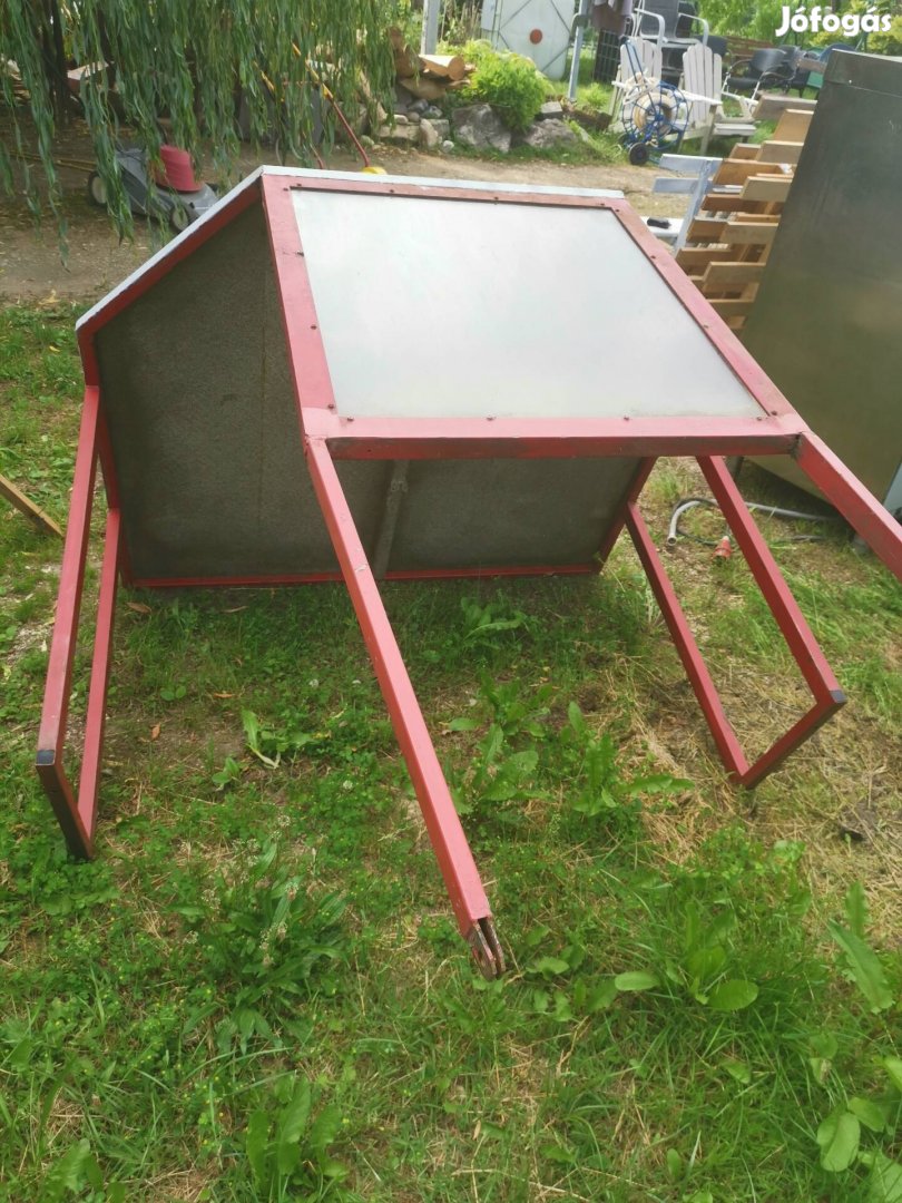 eladó traktora való gyári fémtető 
