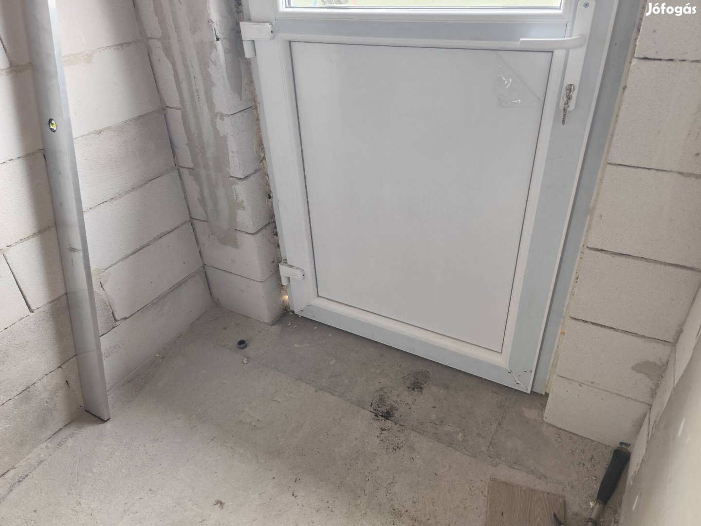 eladó üveges bejárati ajtó!