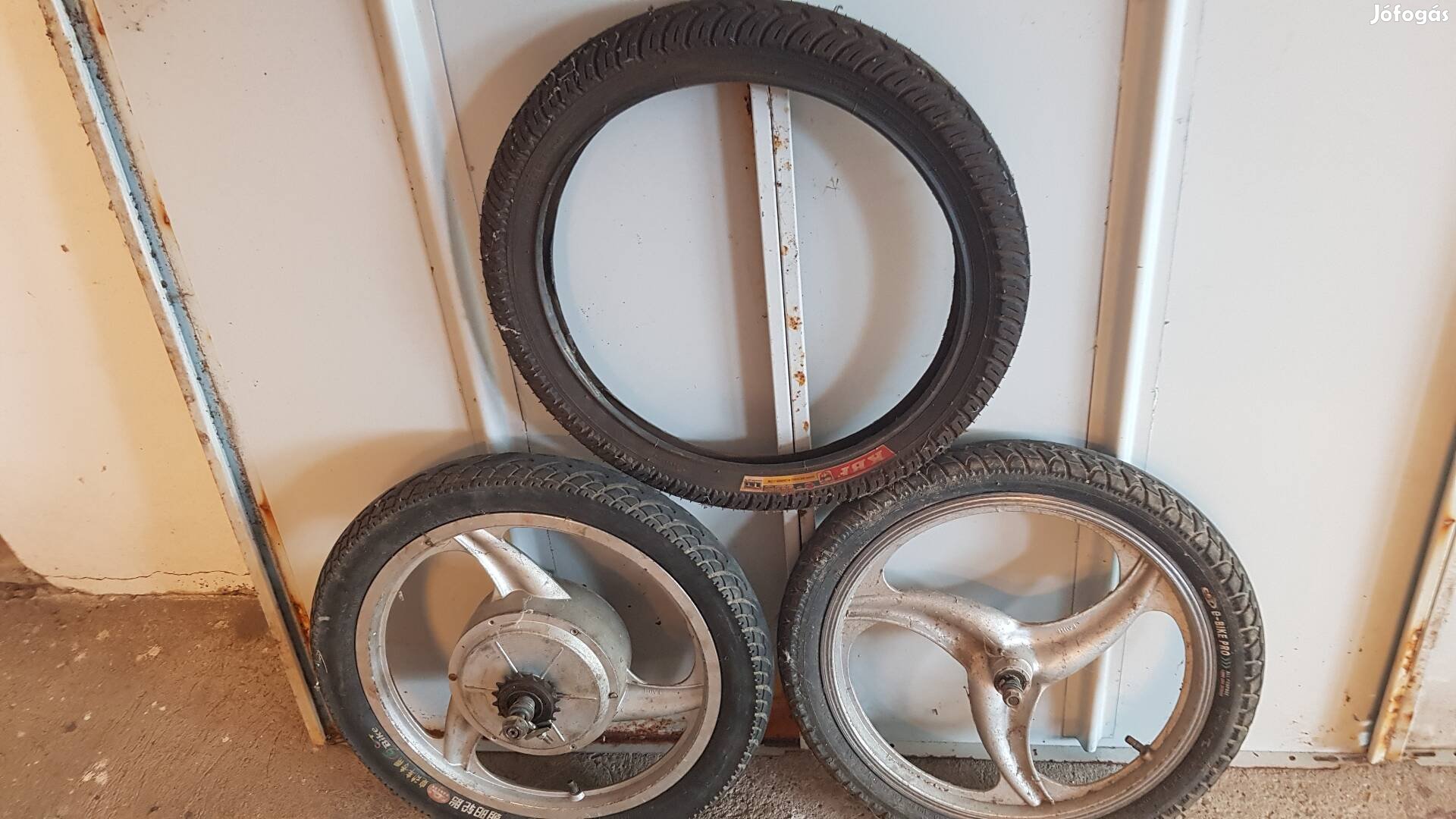 elektromos kerékpár komplett kerekei potgumival.