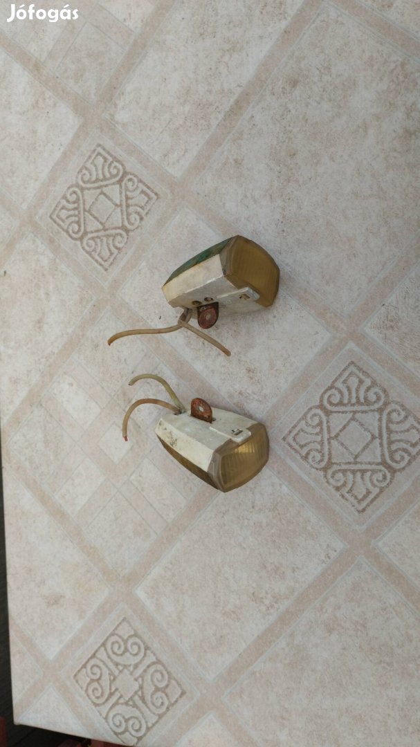 első lámpa izzókkal 