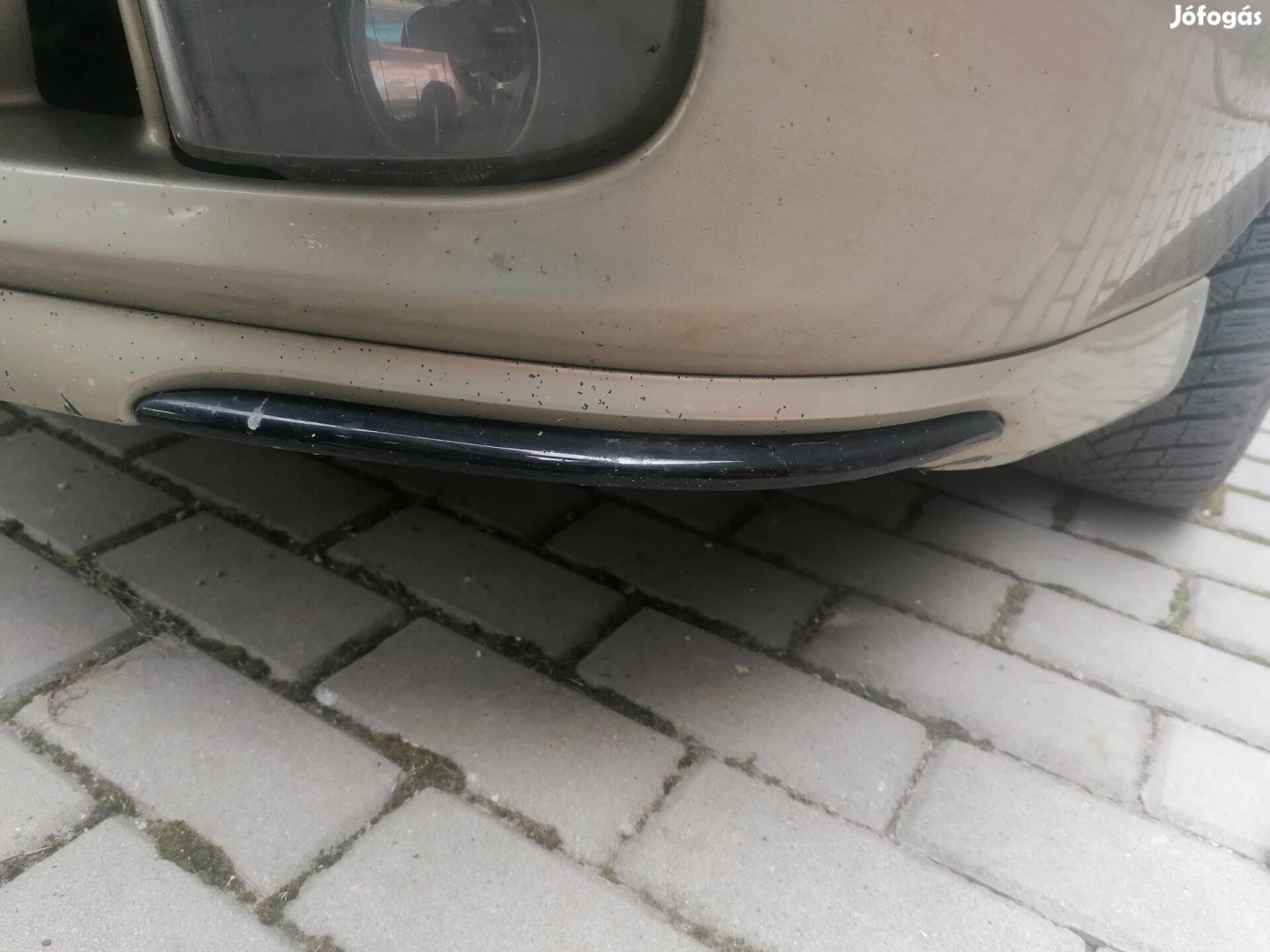 első lökhárító spojler. 